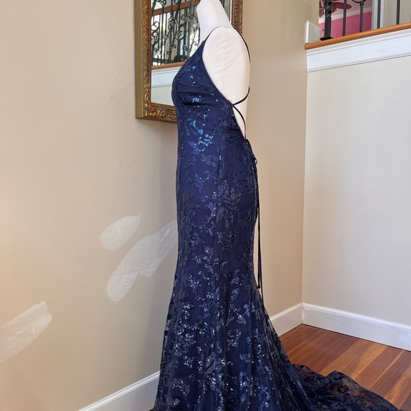 Gorgeous Dark blue size 6 prom dress brand new - Picture 7 of 8